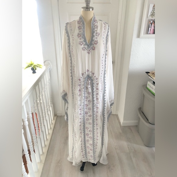 Dresses & Skirts - White chiffon long kaftan dress.